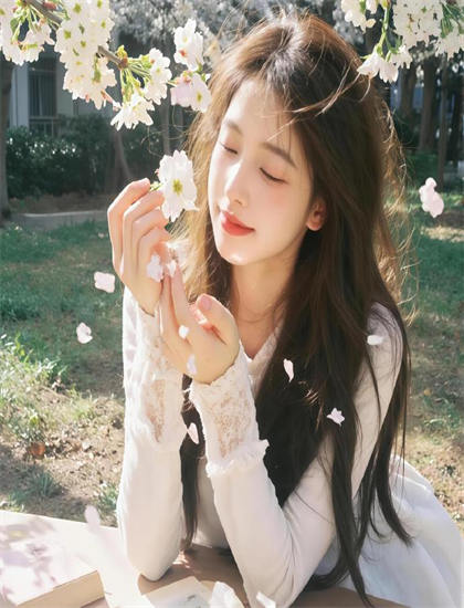 【专业媒体评论】导演艺术风格解读《飓风季节2023》的叙事技巧与导演风格